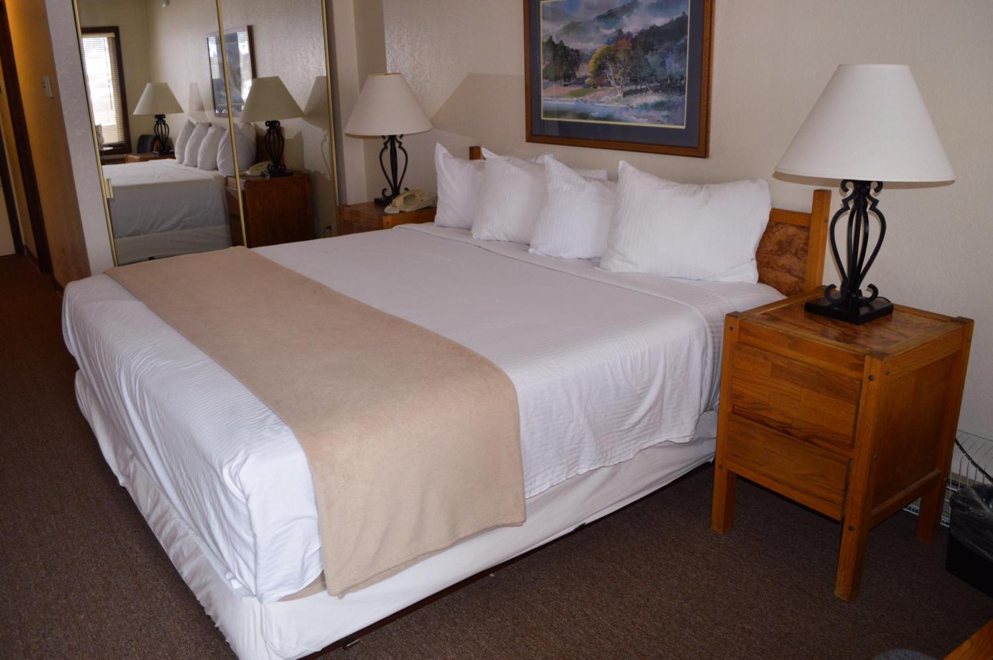 The At Silvercreek